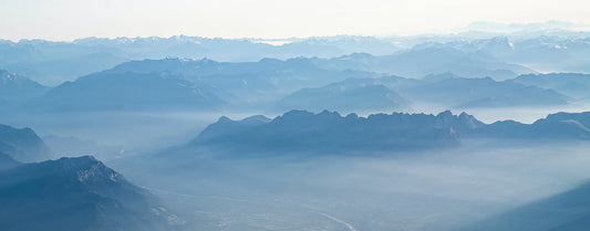 paysage montagneux et brume dans les Grisons